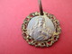 Petite Médaille Religieuse Ancienne/Basilique Du Sacré Coeur MONTMARTRE/ Médaillon Serti Rosacé/  Début XXéme     CAN588 - Religion & Esotericism