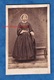 Photo Ancienne CDV Vers 1860 1870 - LE MONT DORE - Beau Portrait D'une Femme - Photographe Gay - Coiffe Folklore Robe - Anciennes (Av. 1900)