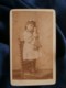 Photo CDV Anonyme - Fillette Cajolant Sa Poupée Circa 1890 L489 - Anciennes (Av. 1900)