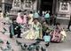 Grande Photo Colorisée Famille & Pigeons Sur Venise Place Saint Marc Vers 1950 - Lieux