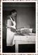 Photo Originale A Manger ! Portrait De Femme En Cuisine Préparant La Dinde De Noël Vers 1940 - Cuisinière Au Foyer - Métiers