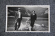 Couple Et Fillette Devant Un Lac De Montagne. - Photographs