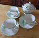 Delcampe - Faïencerie  St Clément - 54 - Lot De 3 Tasses  Avec  Soucoupes Et Sucrier  '' Au Chinois '' Vert Articles Neufs - Tazze