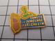 816c Pin's Pins / Beau Et Rare / THEME : VILLES / GUADELOUPE COMITE DE JUMELAGE DE VARLENHEIM ? Jumelage France/ France? - Transports