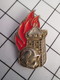 816c Pin's Pins / Beau Et Rare / THEME : POMPIERS / CASQUE F1 TOUR TETE D'ANE - Pompiers