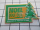 616a  Pin's Pins / Beau Et Rare / THEME : NOEL / APF ASSOCIATION DES PARALYSES DE FRANCE - Christmas