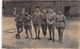 ¤¤  -   Carte-Photo Non Située De Six Militaires   -   Soldats Dans Une Caserne   -  ¤¤ - Manoeuvres