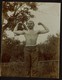 Photo 1909 - 11 Cm X 8,5 Cm - Monsieur Muscle - Homme Torse Nu - Photo Prise Au Château D'Haccourt - 2 Scans - Personas Anónimos