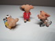 3 COCHONS SPORTIFS NUMÉRO 7 FOOTBALL CYCLISME TENNIS Pour Collection. - Cerdos