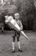 Photo Originale Scolaire, Schuleinführung Ou Zuckertütenfest, Schultüte, Ecolier Au Jardin Vers 1940/50 - Personnes Anonymes