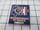 115b Pin's Pins / Beau Et Rare / THEME : JEUX / DRAPEAUX FRANCE EUROPE INTERNATIONAUX DE PUZZLE NATHAN - Spelletjes