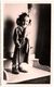 Photo Originale Jolie Fillette En Robe De Chambre Sur Coiffeuse 1940/50 - Personnes Anonymes