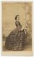 CDV Circa 1870. Portrait D'une Femme Avec Robe Dans Un Décor Par Berthault à Angers. Mode. Bourgeoisie. - Ancianas (antes De 1900)