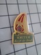 1220 Pin's Pins / Beau Et Rare / THEME : SPORT / VOILE VOILIER REGATE KRITER BRUT DE BRUT Par LA BOITE A PIN'S - Voile