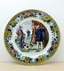 ASSIETTE CHOISY POLYCHROME FAIENCE XIXe - THEME: LA CHASSE - N°1: SORTIE DU CHENIL - Piatti