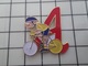 1320 Pin's Pins / Beau Et Rare / THEME : SPORTS / CYCLISME MAILLOT JAUNE LETTRE A - Cyclisme