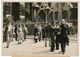 PARIS - Photo De Presse - Incidents à La Sortie De La Messe Pour Philippe Henriot - New York Times - 28 Juin 1949 - Personas Anónimos