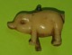 Lot 2 Figurines Jouet Pendentifs CHIEN Ou COCHON -environ 2 X 1 Cm- Matière Présumée : Plastique-Etat D'usage- Années 50 - Perros