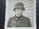 2.Weltkrieg Kleines Foto Um 1940 Junger Soldat In Uniform Mit Abzeichen Und Stahlhelm - War, Military