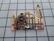 1820 Pins Pin's / Rare & Belle Qualité THEME TRANSPORTS / LOCOMOTIVE A VAPEUR DEVANT UNE GARE - Transport