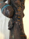 Delcampe - SUPERBE STATUETTE DE 61 CENTIMETRES DE HAUTEUR.. POIDS 1,884 KGS. MATIERE A DETERMINER. N° Gravé HQ06282B - Arte Africana