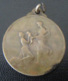 Médaille Albert / Elisabeth - "La Bonté Règne Dans Les Coeurs" - 1910 - Diam. 28mm, 10,7g - Adel