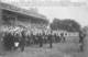 EVENEMENT ( Militaria ) PARIS Revue Du 14 Juillet 1913 à LONGCHAMP Le Président Remet Un Drapeau à Un Nouveau Régiment . - Andere & Zonder Classificatie