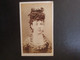 Belle Ancienne Cdv Vers 1880.portrait D Une Femme élégante Anglaise. PHOTOGRAPHE C SPRATLEY. CHESHAM ANGLETERRE - Oud (voor 1900)