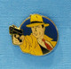 1 PIN'S //  ** DICK TRACY / CÉLÈBRE BD POLICIÈRE AMÉRICAINE ** . (©DISNEY) - BD