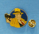 1 PIN'S //  ** DICK TRACY / CÉLÈBRE BD POLICIÈRE AMÉRICAINE ** . (©DISNEY) - BD