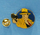 1 PIN'S //  ** DICK TRACY / CÉLÈBRE BD POLICIÈRE AMÉRICAINE ** . (©DISNEY) - BD