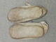 1 Paire De Vieux Chaussons D Enfant + 1 Chausson Seul - Shoes