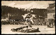 ALTE FOTO POSTKARTE EISLAUFEN KUNSTSTÜCK SPRUNG FOTOGRAF LIEGEND VERM. GARMISCH EISSTADION Stunt Ice Cpa Postcard - Patinaje Artístico