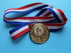 1st Prize BOY'S Consolation Van KEEKEN Tournament 1995 / Goudkleurige Medaille TENNIS ( For Grade, Please See Photo ) ! - Habillement, Souvenirs & Autres