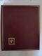 UN CLASSEUR ROUGE BORDEAUX A DECOR ET LISERETS DORES POUR TIMBRES POSTE - Large Format, Black Pages