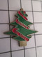 712f Pin's Pins / Beau Et Rare / THEME : NOEL / SAPIN LE PARADIS DE NOEL - Christmas