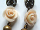 Boucles D'oreilles Roses, Cadeau Original, Fleurs Fait-main, Pompon, Bordeaux Rose Pâle, Hippie, Suédine, Porcelaine Fro - Aretes