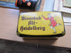Old Tin Box Binsebub Alt Heidleberg P J Landfried Tabakfabrik Heidelberg  100 Gramm Pil Krullschnitt - Empty Tobacco Boxes