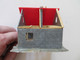 MODELISME FERROVIAIRE: MAQUETTE MAISON EN CONSTRUCTION + OUVRIER SUR ÉCHELLE (FORMAT HO) - Streckendekoration