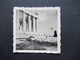 3.Reich 1941 / 44 Die Wehrmacht In Griechenland Soldaten Vor Der Akropolis Mit Hakenkreuzfahne Original Foto!! 6x6cm - War, Military