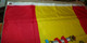 DRAPEAU DE L'ESPAGNE , DIMENSION 150 CM X 90 CM , DEUX OEUILLETS POUR LE SUSPENDRE , ETAT NEUF VOIR PHOTO . POUR TOUT RE - Drapeaux