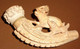 Delcampe - Belle Pipe En écume Sculptée Décor Chien De Chasse Poursuivant Un Cerf - Embout Ambre - Ayant Fumé - 16 Cm - étui - Pipa In Schiuma