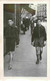 Garçons En Short Marchant Dans La Rue - Walking Boys In The Street Photo 9 X 14 Cm - Anonieme Personen