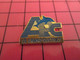 316c Pins Pin's / Rare & Belle Qualité THEME SPORTS / NATATION CLUB LE GRAND QUEVILLY DAUPHIN APC - Natation