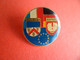 No Pins Insigne Broche MONTGERON - Essonne - ESCHBORN  Hesse - Allemagne - Blason Jumelage 1985 - Stierkampf