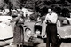 Photo Originale Les Grandes Années Camping & Son Couple De Campeur à La Petite Auto à Identifier - Microcar 1950/60 - Automobile