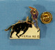 1 PIN'S //  ** PÉONES / BANDÉRILLÉROS / FÉRIA '92 ** . (Barillet) - Feria - Corrida