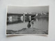 PHOTO ANCIENNE - JAPON : Scène Animée -Deux Enfants Au Bord De La Rivière - Persone Identificate