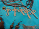 Delcampe - Lot Mercerie Ancienne Decor Ruban Avec Perle Epoque A Determiner +perles Bois Pour Restauration Abat Jour-passementerie - Laces & Cloth