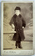 MAGDEBOURG - Photo CDV Enfant - Garçonnet Debout Dans Décor - Tenue D'hiver - Circa 1883 - Photo Bon Flottwell - TBE - Old (before 1900)